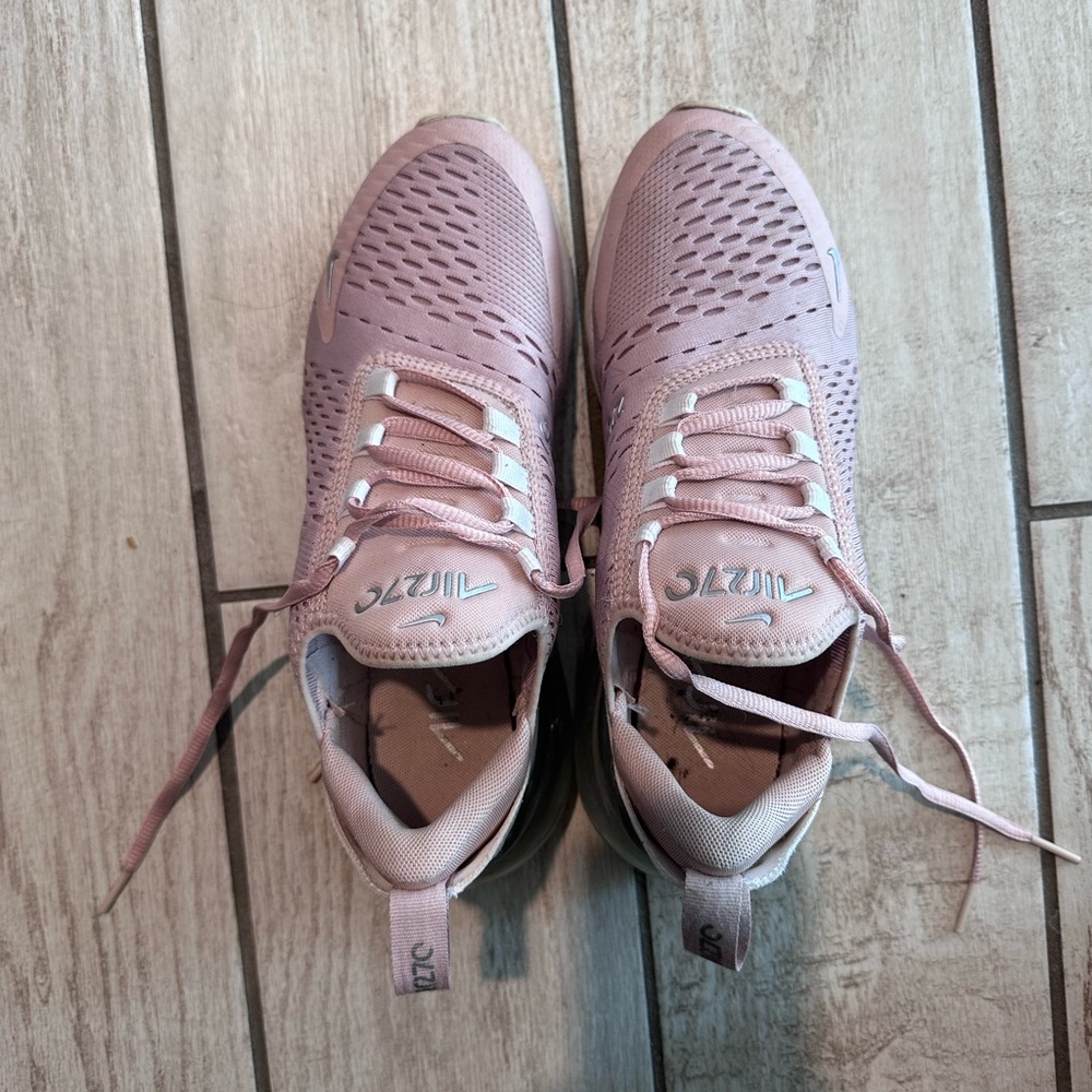 Air Max 270 pink and white